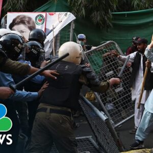 Clashes in Pakistan as Imran Khan supporters obstruct his arrest