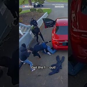 Video shows a #Connecticut man fending off four thieves who tried to steal his car from his driveway