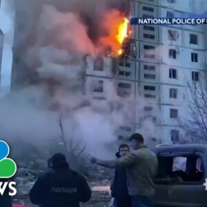 Deadly Russian air strike hits Ukrainian apartment building