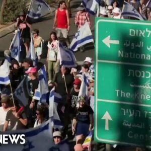 Crowds of protesters march to Jerusalem in effort to stop Netanyahu’s plan to weaken Supreme Court