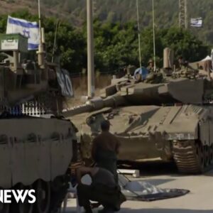 Israeli troops prepare for possible two-front war